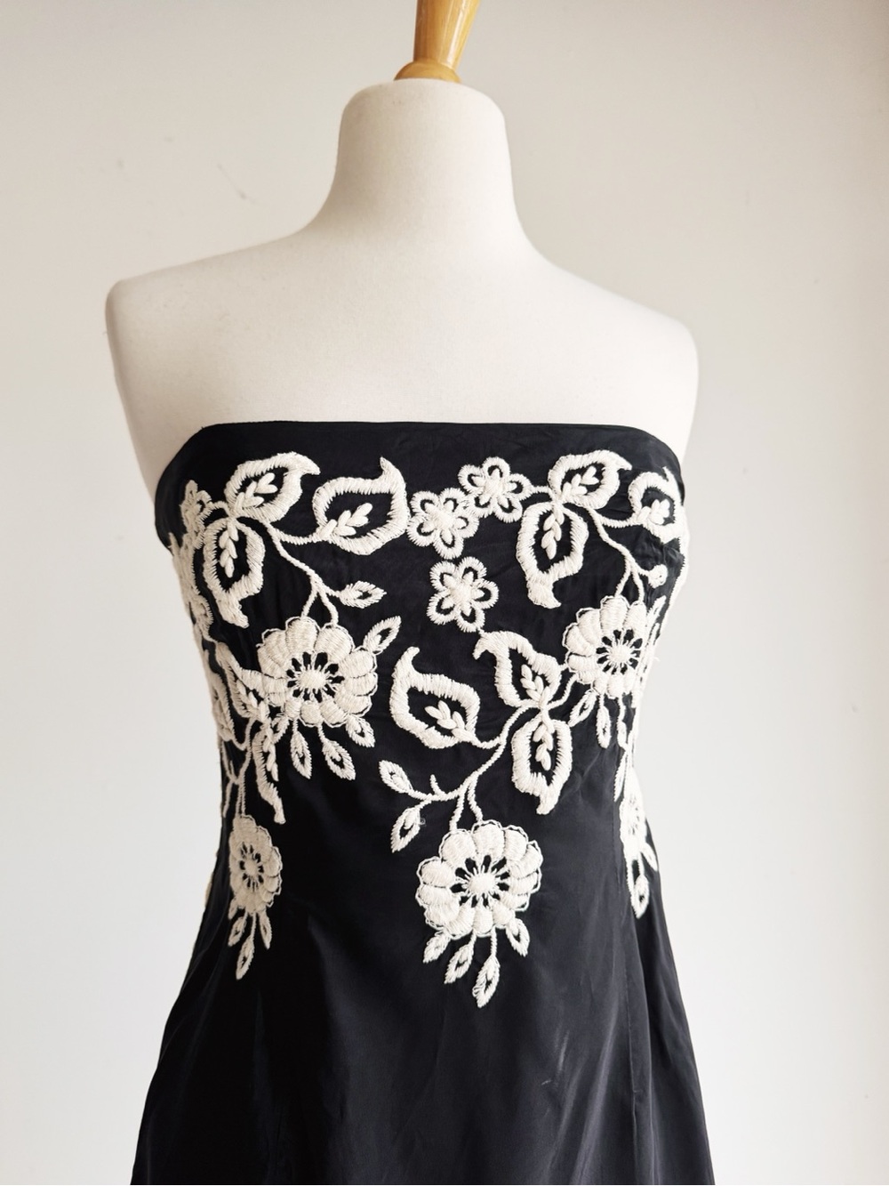 Vintage Laundry Shelli Segal Black Embroidered Strapless Dress 8 Y2K - Picture 2 of 5